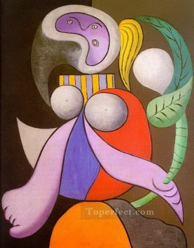 Pablo Picasso Painting - Mujer con flor 1932 cubista Pablo Picasso